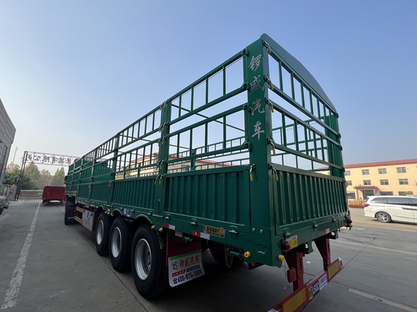 倉欄式運輸半掛車生產(chǎn) 倉欄式運輸半掛車生產(chǎn)